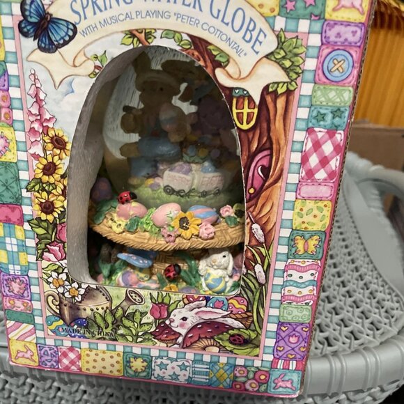 Spring Water Globe With Musical Feature, Plays Peter Cottontail - NIB - Picture 2 of 4